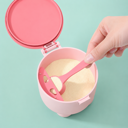 Cuillere_rose_dans_boite_doseuse_lait_coleur_pastel