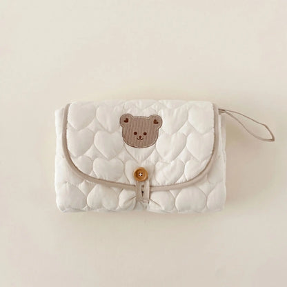 Tapis à langer nomade blanc et brun pour bébé et maman idéal pour les sorties et voyages quotidiens