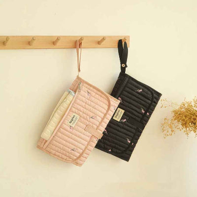 Tapis à langer nomade rose et noir imperméables 