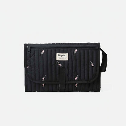 Tapis à langer noir vue sur le produit détaillé 