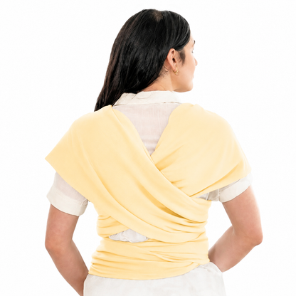 Vue_arriere_d_une_femme_avec_echarpe_de_portage_bebe