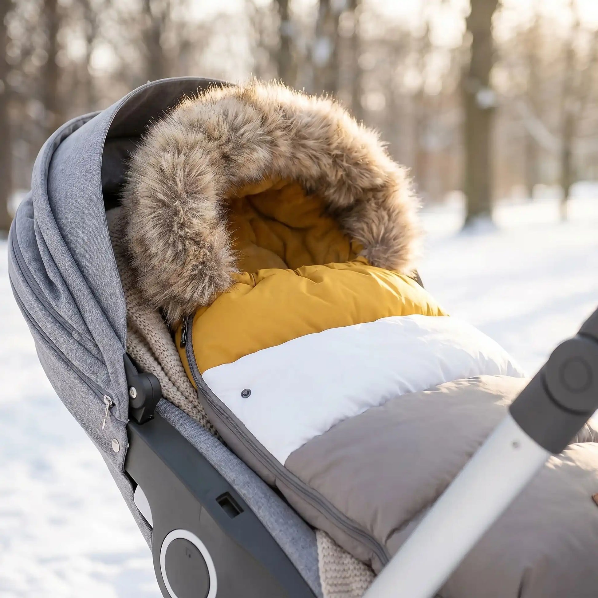 chancelière poussette confortable bebe hiver tricole moutarde, blanc et gris