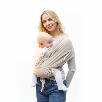 Écharpe porte bébé beige ergonomique en studio