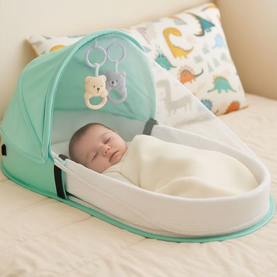 lit bebe de voyage vert multifonction, equipe d’un auvent anti insectes, ergonomique, jouets amovibles