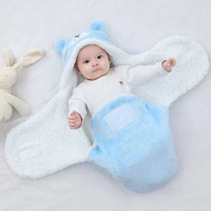 Nid d'ange bleu ciel emmaillotage léger, capuche intégrée, poche ventrale pour garder au chaud