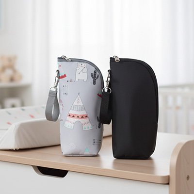 Porte biberon format universel compatible avec la plupart des biberons, conçu pour maintenir la température pendant les voyages avec bébé