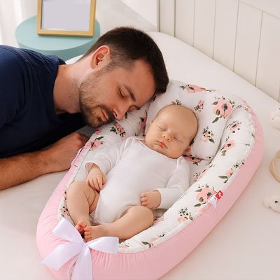 Réducteur de lit bébé ergonomique en coton avec bordures surélevées et matelas anatomique pour nouveau-né