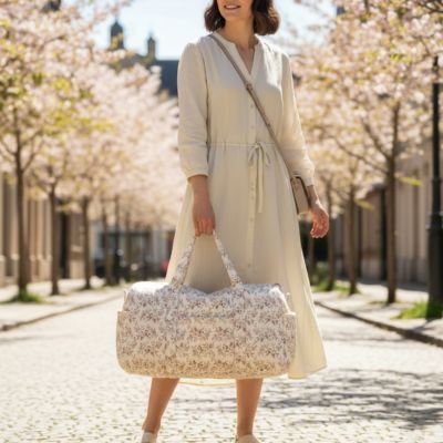 Sac à langer beige élégant en matière textile bouclée effet cocooning