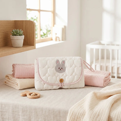 Tapis à langer nomade pour bébé accessoire de sortie compact pour bébé et maman avec design pratique et élégant