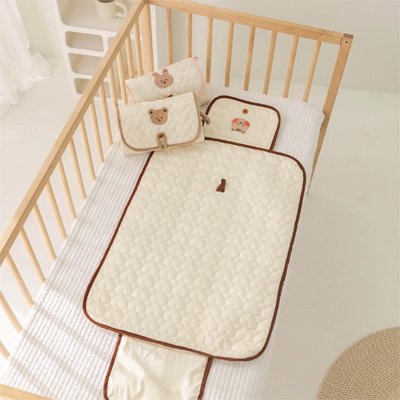 Tapis à langer nomade lavable en machine avec motifs enfantins et protection imperméable durable