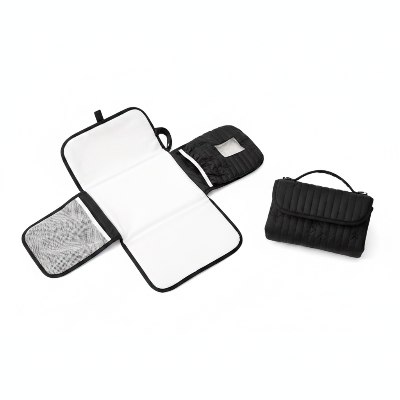 Tapis à langer nomade noir vue sur le produit détaillée 